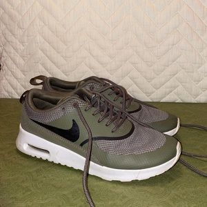 Womens nike air max thea sneakers size 5.5